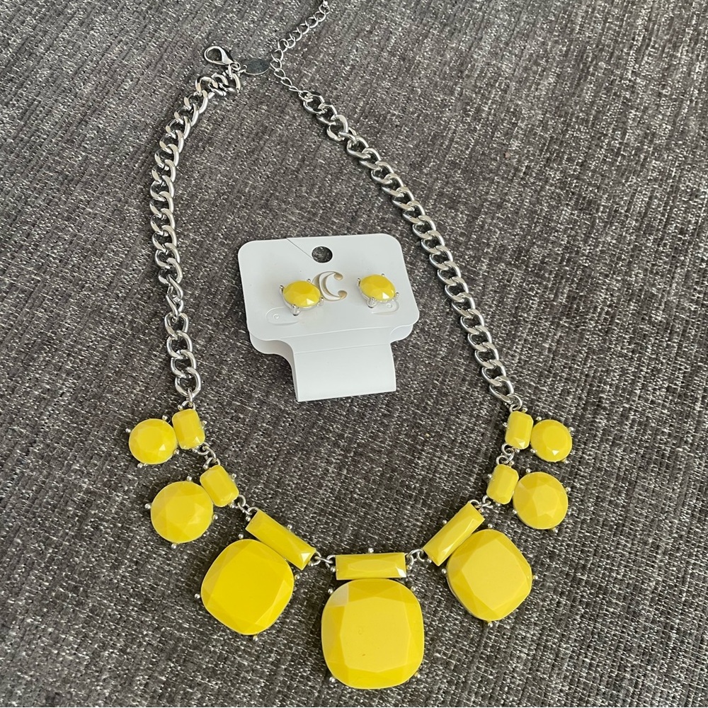 🏝️Big $5 Sale 🏝️Charming Charlie Yellow and Silver Necklace and Earring Set